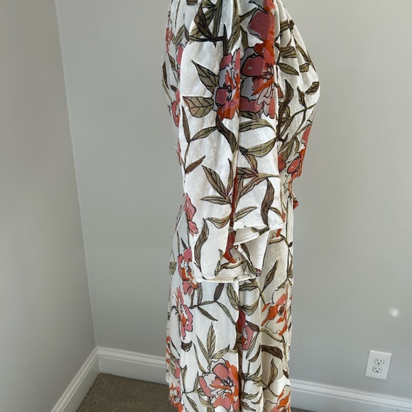 Fabrik Elegant Floral Wrap Dress with flowing sleeves Size L - Picture 7 of 8